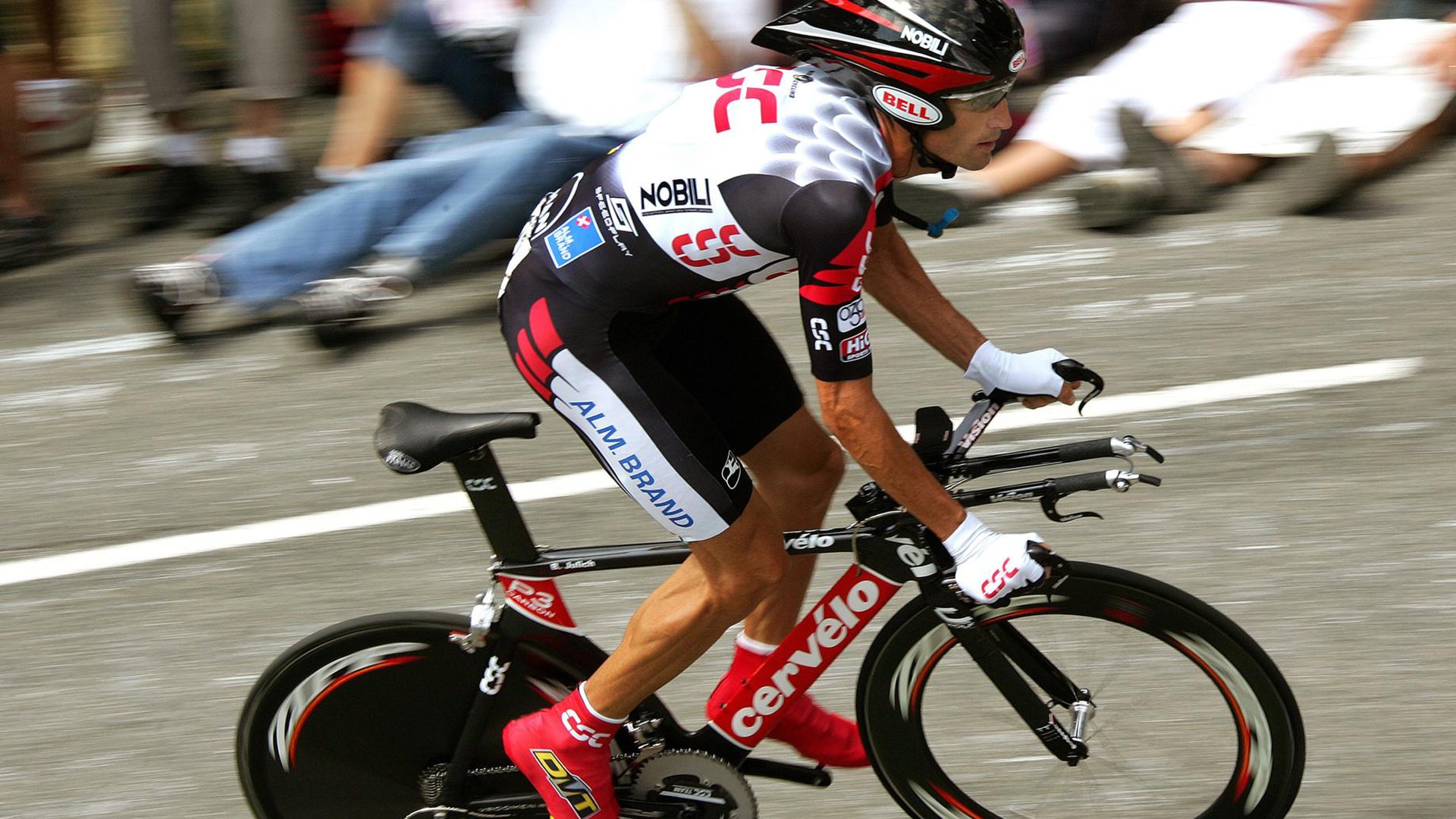 “撒哈拉四大超马”总决赛 沙尘暴突袭赛段 赛事被迫缩短距离